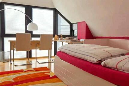 Möblierte Dachgeschosszimmer mit eigenem Bad - WG Köln zimmer