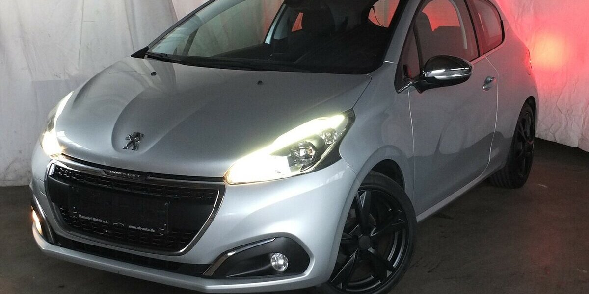 Peugeot 208 1.2 PURE TECH ALLURE KLIMAPDC SHZ SPORT LMF 98.599 km 7.704 &euro; Köln 50858