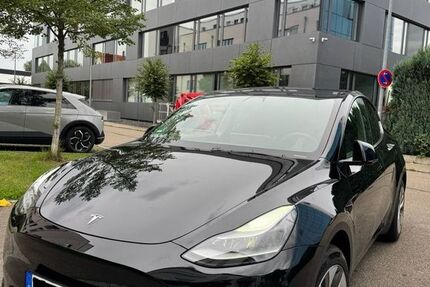 Tesla Model Y 28.000 km 37.000 &euro; Köln 51103