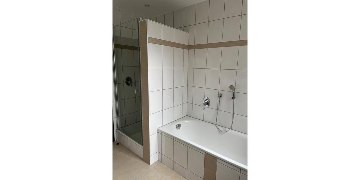 Schöne 5 Zimmer Maisonette Wohnung in Bergisch Gladbach Schildgen zimmer