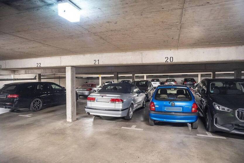 Attraktive Eigentumswohnung mit Aufzug und 2 Tiefgaragenplätzen - ruhig und citynah in Brühl