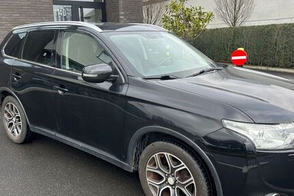 Mitsubishi Outlander 172.325 km 8.990 &euro; Wesseling - Köln 50389