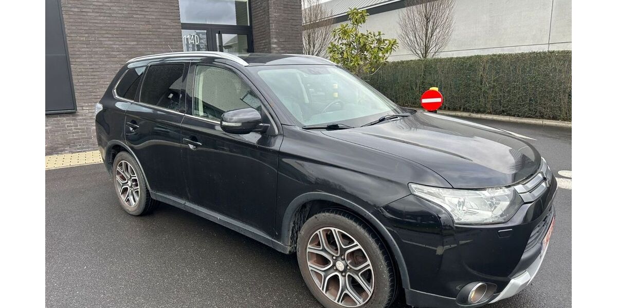 Mitsubishi Outlander 172.325 km 8.990 &euro; Wesseling - Köln 50389