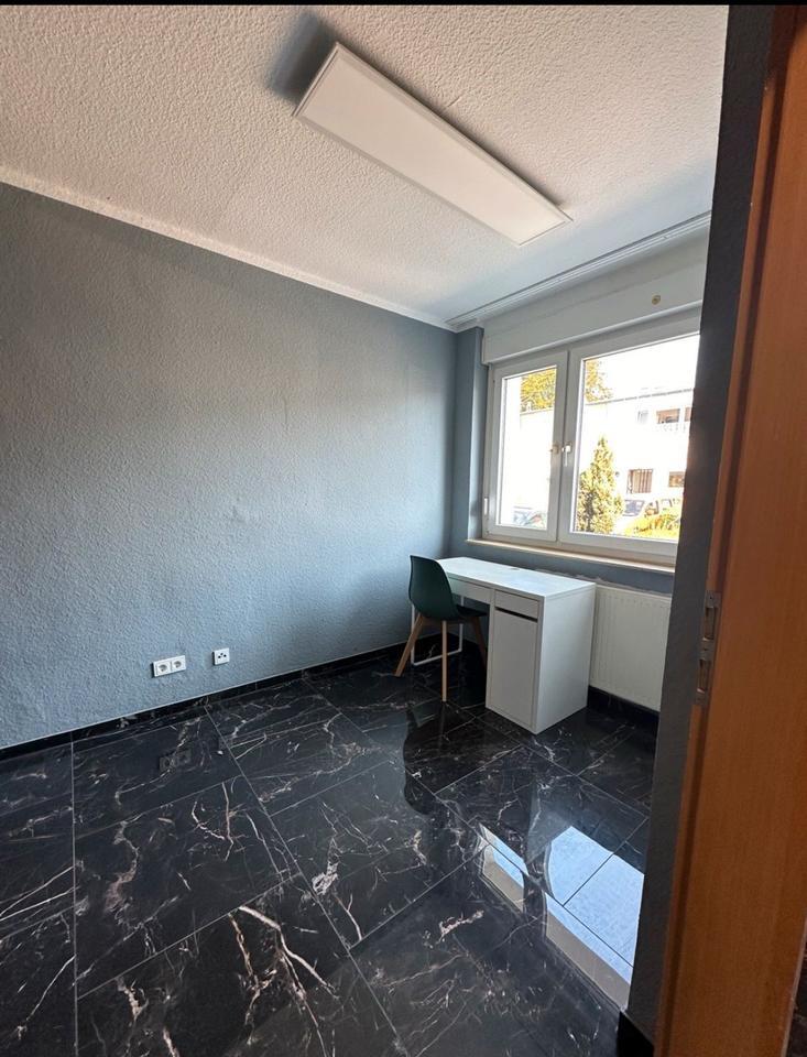 Schönes Zimmer in 4-WG Haus