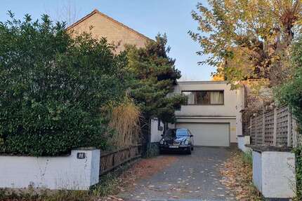 Haus zum Kaufen in Bergisch Gladbach 650.000 € 220 m² 7 zimmer