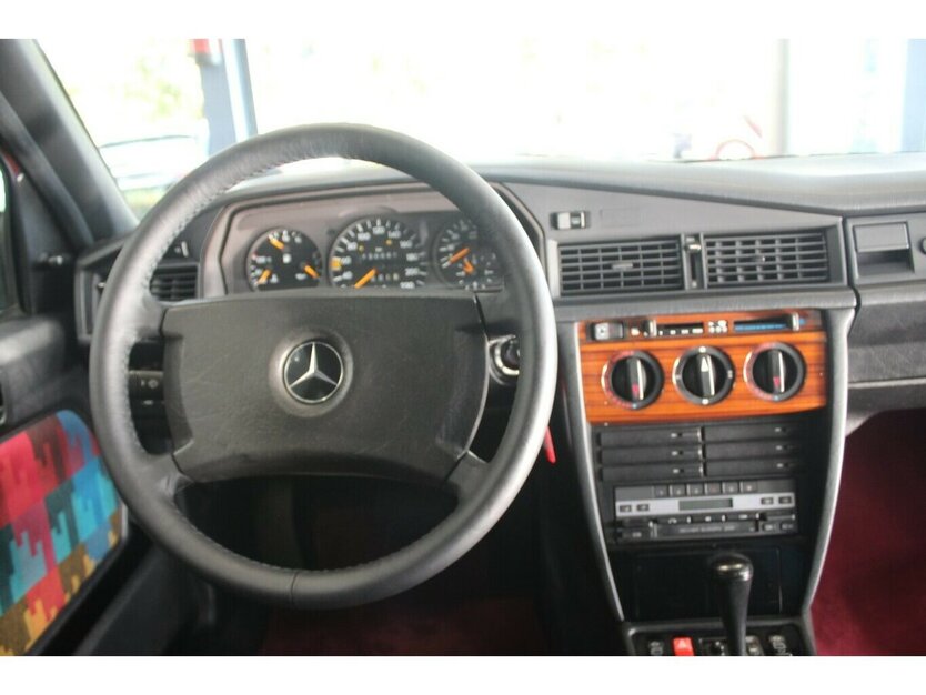 Mercedes-Benz 190 E 1.8 Avantgarde Rosso TOP ZUSTAND 130.065 km 19.980 € Euskirchen 53881
