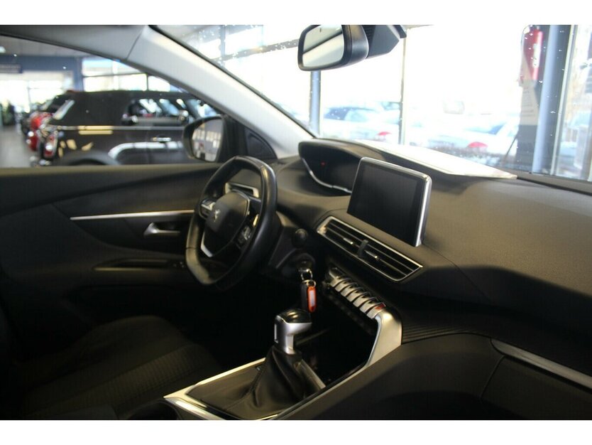 Peugeot 3008 PureTech 130 Stop&Start Crossway 39.028 km 14.980 € Euskirchen 53881