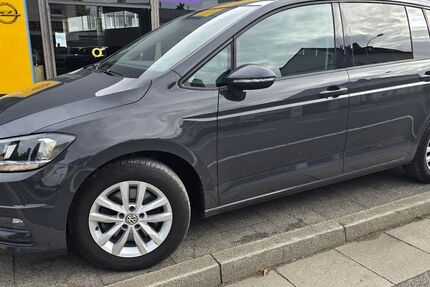 VW Touran 96.977 km 17.950 € Brühl 50321