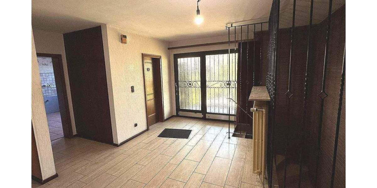 FÜR FACHHANDWERKER! Solider Bungalow mit Pfiff, insges. 200 m² Wohnfläche + ca. 50m² KG! 6 zimmer