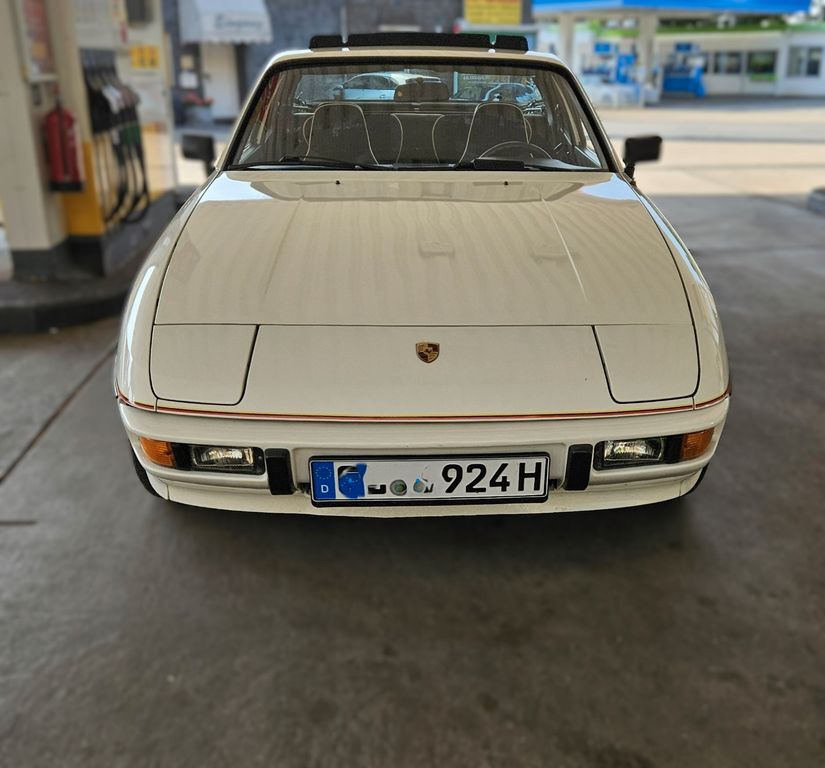 924