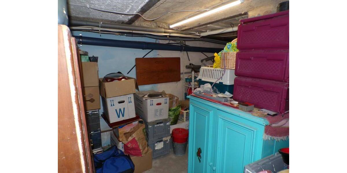 geräumiges Einfamilienhaus mit Anbau, Nebengebäude incl. Garagen, Vorhof und Innenhof 8 zimmer