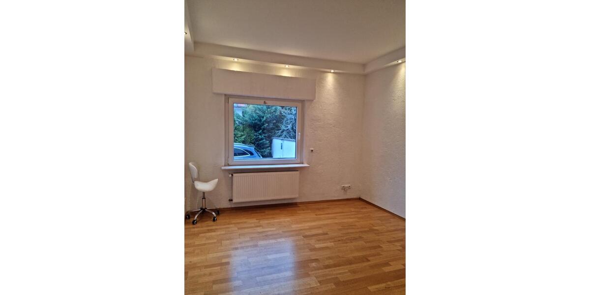 BehandlungsraumKosmetik 10qm in Köln Rath Heumar zimmer