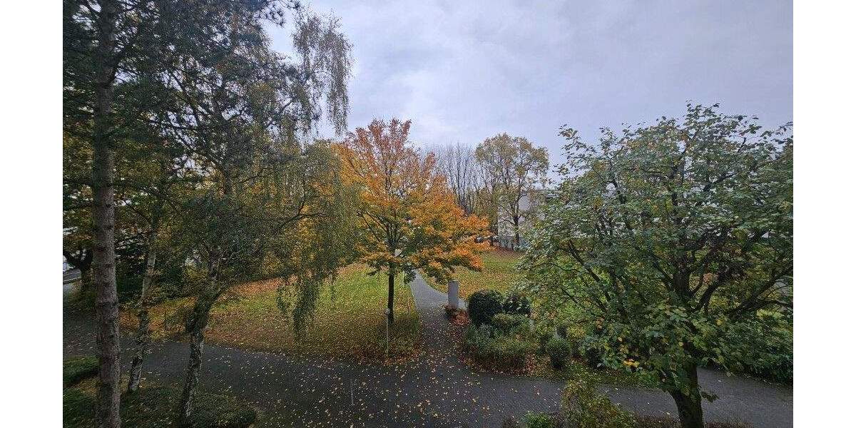 Wohnen in Köln – Mit Aufzug, zwei Balkonen und neuem Bad – Grünlage Junkersdorf 2 zimmer