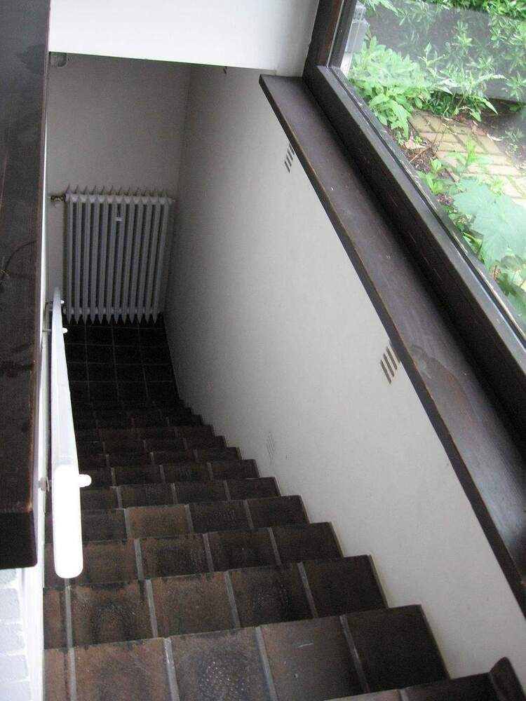 D-Kaiserswerth: Terrassenwhg., 2 Zimmer, ca. 80 m² Wohnfl., mit kl. Garten, ca. 60 m² Nutzfläche, Terrasse, Stellplatz