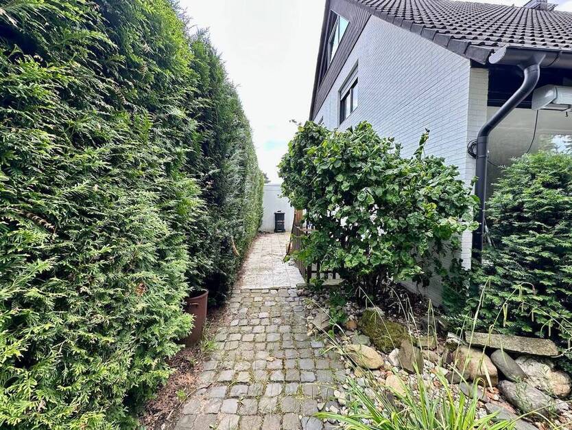 Doppelhaushälfte mit schönem Garten in beliebter Wohnlage