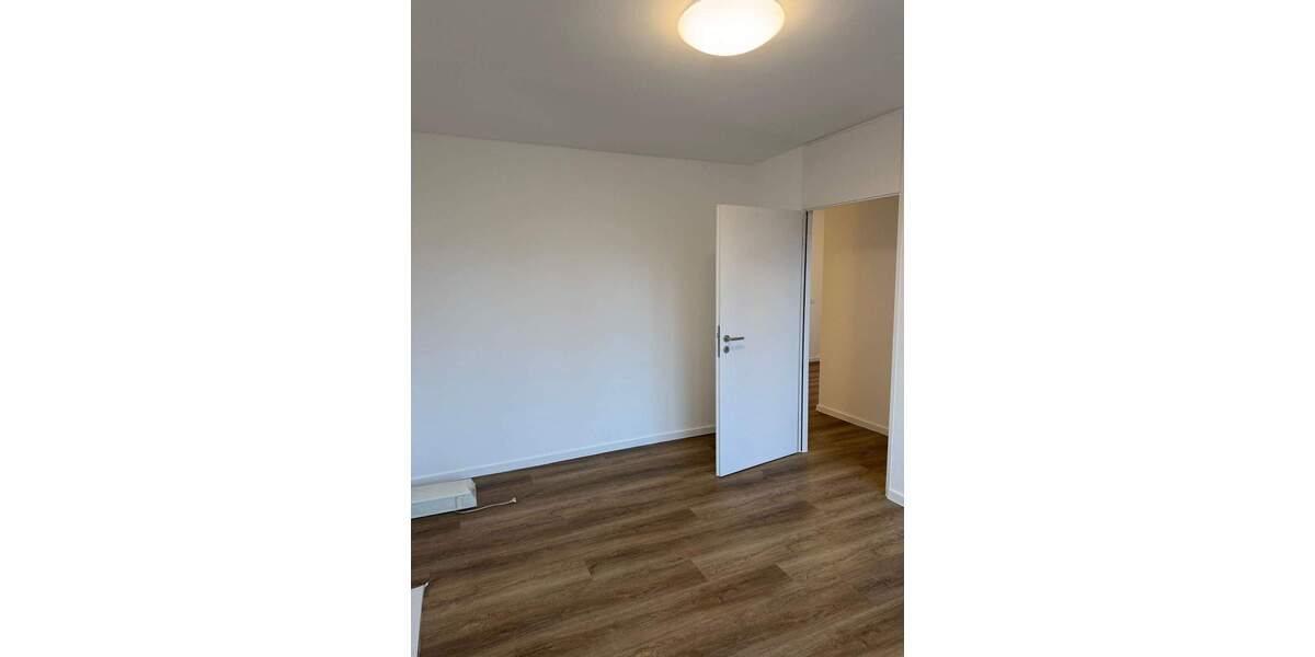 Etagenwohnung Köln Westhoven - 3 Zimmer, 96 m&sup2;, 1.400&euro; | Angebot:25361837