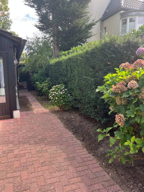 D-Kaiserswerth: Einfamilienhaus, 2 Zimmer, ca. 80 m² Wohnfl., ca. 60 m² Nutzfläche, Terrasse, Stellplatz