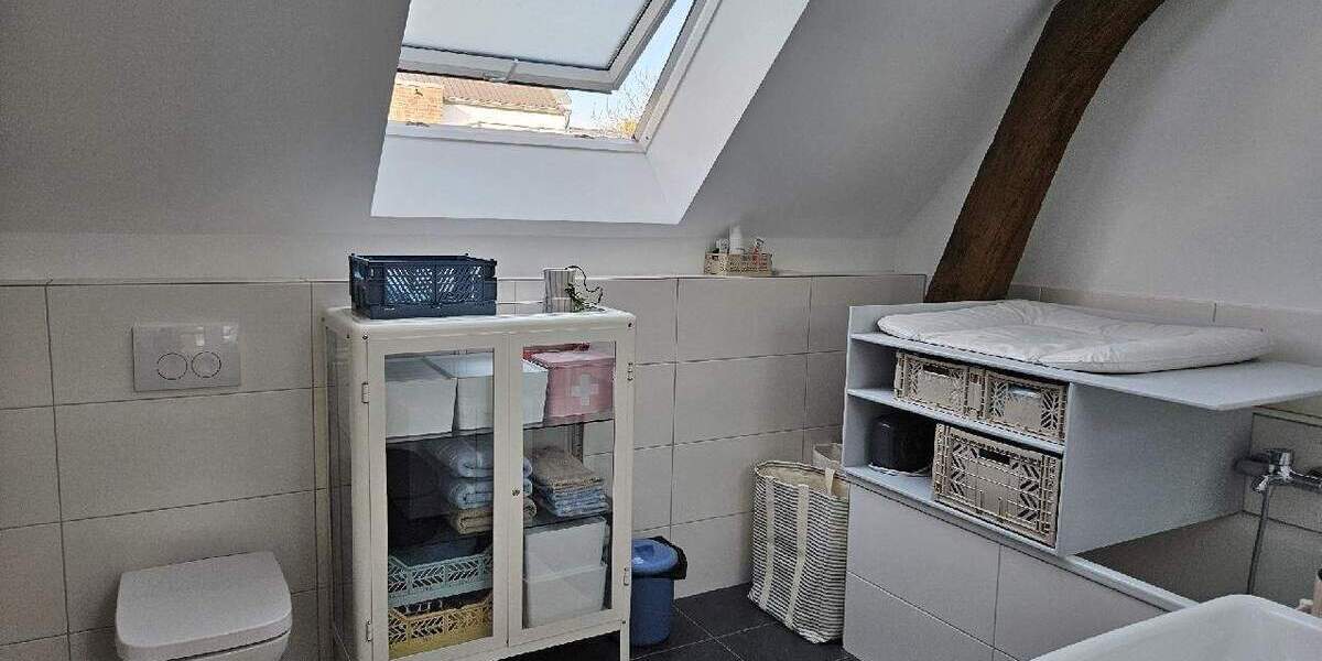 Reihenmittelhaus Troisdorf Sieglar - 3 Zimmer, 98 m&sup2;, 1.550&euro; | Angebot:23973090