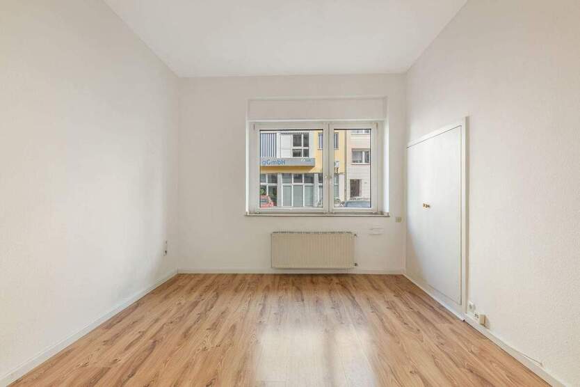 Großzügige 5-Zimmer-Wohnung mit Wintergarten & privatem Innenhof in Oberbilk 5 zimmer