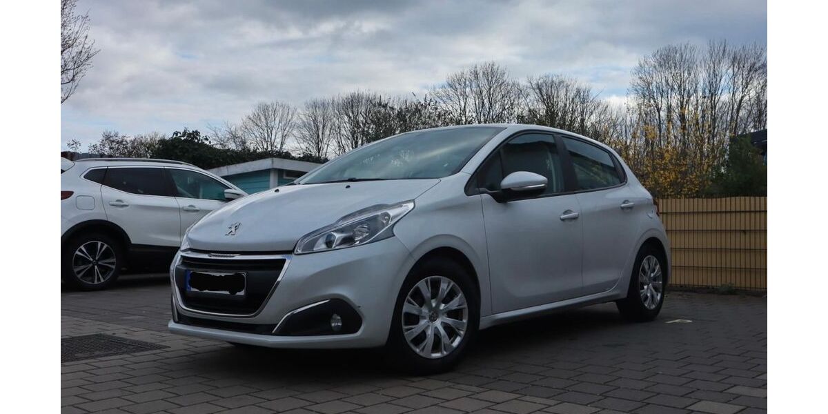 Peugeot 208 150.000 km 6.900 &euro; Bonn 53119