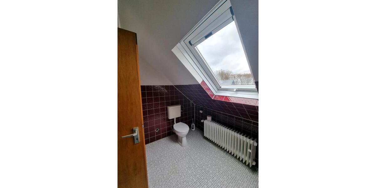 Dachgeschoßwohnung Bergisch Gladbach Alt-Frankenforst - 2 Zimmer, 61 m&sup2;, 810&euro; | Angebot:26165997