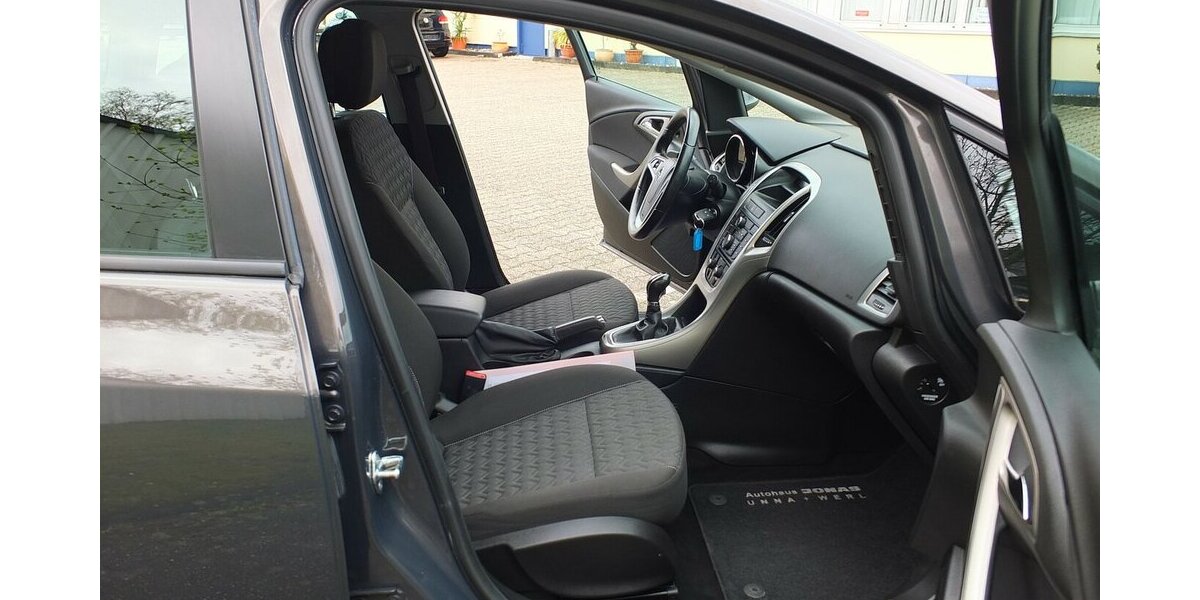 Opel Astra WM26: ACTIVE KLIMAANLAGE 17ZOLL LMF TEMPOMAT 92.855 km 6.904 &euro; Köln 50858