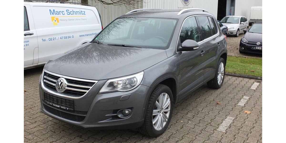 VW Tiguan TEAM orig.ATM ca 52 tkm XENON AHK PARKPILOT 112.432 km 10.598 &euro; Köln 50858