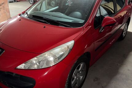 Peugeot 207 180.000 km 1.690 € Köln 50767