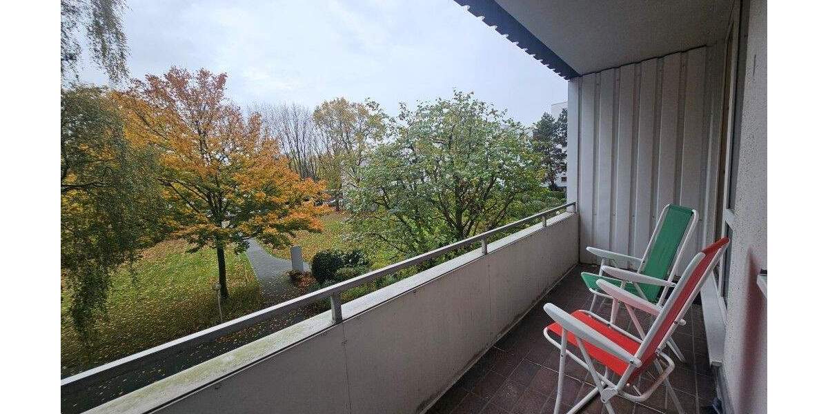 Wohnen in Köln – Mit Aufzug, zwei Balkonen und neuem Bad – Grünlage Junkersdorf 2 zimmer