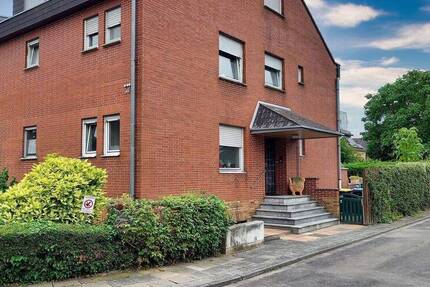 CITYHOUSE: Mehrfamilienhaus solide vermietet mit großem Garten, Keller, Stellplatz und Garage