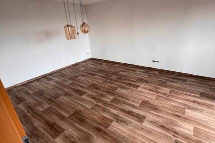 Dachgeschoßwohnung mit Charme, kleiner Terrasse und Garage