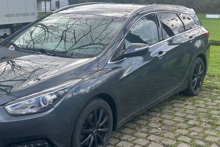 Hyundai i40 72.472 km 10.700 &euro; Hennef 53773